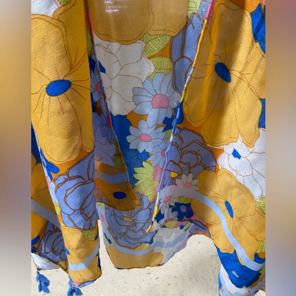 ⭐️New DO EVERYTHING IN LOVE
Floral Print Kimono - Picture 11 of 15